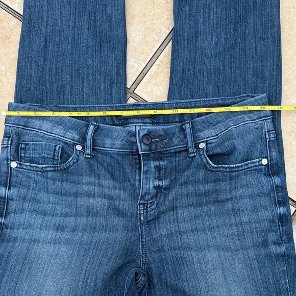 Simply Vera Vera Wang Dark Wash Cropped Jeans - Picture 7 of 9